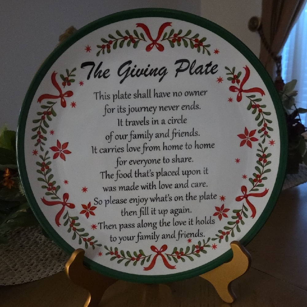 1 Festive Giving Plate with Red and Green Accents MELAMINE GIVING PLATE